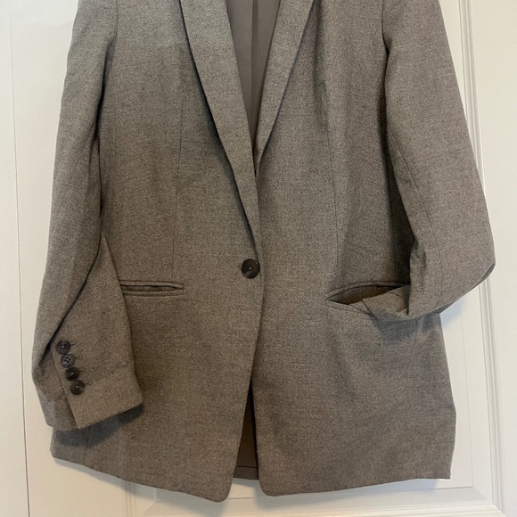 Women's Tailored Light Grey Blazer [Medium] - Picture 2 of 6